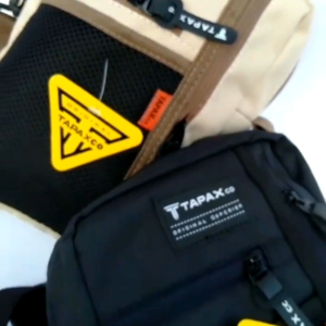 Muat Gadget & Dompet - Tas Selempang Pria Keren Tapax Briton | Tas Slingbag Laki-Laki Dewasa Kasual & Kekinian