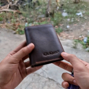 Amirjayastore Dompet pria KULIT ASLI model tanggung polos | Dompet uang pria KULIT SAPI ASLI model berdiri tanpa campuran