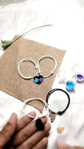 Gelang Couple /Gelang pasangan love puzzel sidik jari sudah dapat 2 gelang + cat akrilik