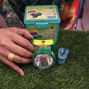 หัวไฟฉายคาดหัวพร้อมจอดิจิตอลช้างซันไลท์รุ่น 583 LED แสงเหลือง 100 วัตต์