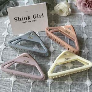 [Singapore] INS Hollow Triangle Hair Claw Clip Korean Style Hairpin Girl’s Hair Accessories