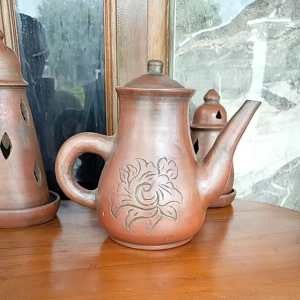 TEKO TANAH LIAT POCI UKIR ANTIK POCI GERABAH 1.3 L