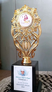 Piala Lomba Kejuaraan Figur Victory Ukuran Produk 30 cm