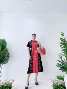 เดรสคอกลมผ้าใยกัญชง งานปักผ้าชมพูลายเต็มหน้า-หลัง มีกระเป๋าให้ทั้ง 2 ข้าง อัดกาวทั้งชุด งานเนี้ยบ