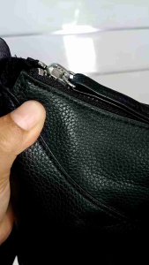 Tas selempang ada brand minus ada jejak tekanan bahan kulit sintetis Tebal