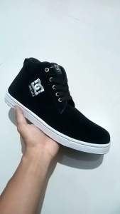 DC Shoes Sepatu Sneakers Pria Hitam Sepatu SekolahKerjaSantai Model Boot dan Pendek