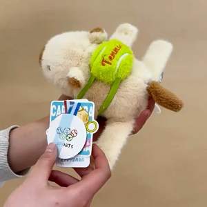 Gấu Bông Ôm Tay CAPYBARA Phiên Bản Bóng Chày/Cót Xoay Đuôi Xinh Xắn Siêu Đáng Yêu