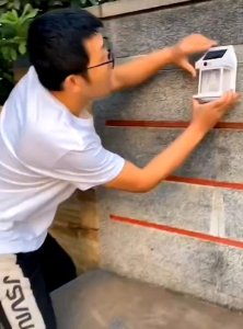 Lampu dinding filament tenaga surya solar dilengkapi sensor tubuh