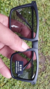 Kacamata Polarized Photocromic Otomatis Berubah Warna Anti Silau Tembus Air Paser Ikan Mancing Mengemudi