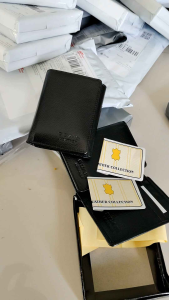 Dompet kulit lipat tiga pria wanita