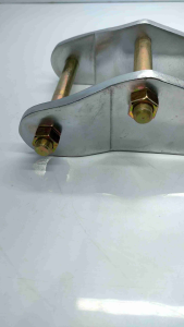 Anting Per Robahan peninggi body mobil Body lift APV Mega Carry ( Tebal 8 Mm Chrome)