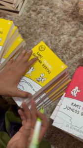 Novel Kami Bukan Sarjana Kertas | Js Khairen | bertanda tangan