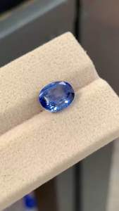 Sapphire xanh có nhiệt mặt rộng nhẫn nam  Kt:10 mm*8 mm*5 mm Trọng lượng:3.55 ct