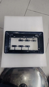1 chiếc mặt dưỡng khung chuyển đổi dùng cho màn androi từ 9inch lên 10inch hỗ trợ lắp đặt màn androi 10inch mà trên xe đang có sẵn mặt dưỡng màn 9inch. khung nhựa chắc chắn lắp đặt dễ dàng như zin...