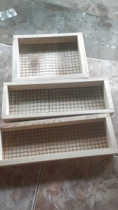 tempat pakan hewan dari kayu dan murah