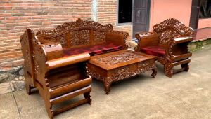 Kursi Tamu Ukir Mewah Kayu Jati: Desain Elegan untuk Acara Formal & Ruang Keluarga