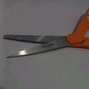 Gunting FISKARS Made In U.S.A Ukuran Besar 8\": Keunggulan & Penggunaan