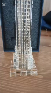 Pre-owned 2001 Swarovski Crystal Empire State Building USA Limited Edition 475 units Height 32.5cm Base 7x6cm Building base 4x5cm in original packing good condition no defects