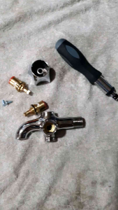 Củ Sen Tắm Lạnh Visenta Thau Mạ Bóng Ruột Đồng Tay Gạt Cao Cấp Không Han Gỉ Cs01