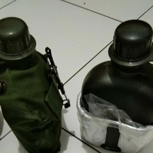 Botol Veples Alumunium JATAH TNI POLISI Hitam Hijau GILBERT ARMY STORE Sarung Minum Polri 1 liter