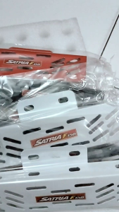 TUTUP RADIATOR FU /COVER TUTUP RADIATOR SATRIAFU/PENUTUP RADIATOR SATRIA FU IMPORT BAHAN TEBAL READY WARNA MERAHHITAMDAN PUTIH