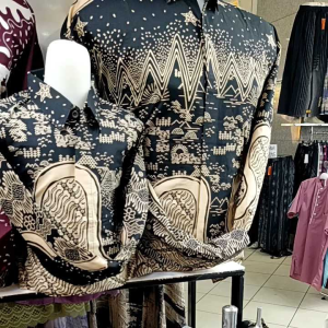 Batik Katun Lengan Panjang: Desain Tradisional untuk Pakaian Pria Formal