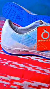 Sepatu Futsal Junior Putih Biru Tosca Berkualitas Kuat Ringan Nyaman Dipakai Anti Slip