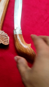 BADIK BUGIS TRADISIONAL KAWALI BUGIS TAHAN LAMA TERBUAT DARI HASIL TEMPA BAKAR SEPUH KOKOH KUAT BERKUALITAS TINGGI TAHAN LAMA PEMAKAIAN BERGERANSI TERMURAH PERKAKAS KEBUN PREMIUM EKONOMIS TAHAN LAMA