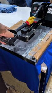 Kaos Custom Satuan Sablon Hologram Reflektif / Custom Kaos Nyala Hologram / Sablon Satuan Glow In the dark