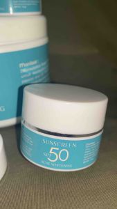 Sunscreen Acne Whitening SPF 50 Uk 100 gr - 1 kg