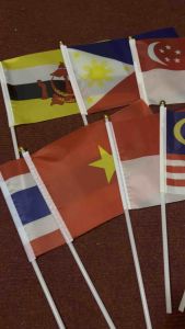 มีใบกำกับภาษี> ธงโบกมือ เซ็ท อาเซียน ได้ 12 ชิ้น ขนาดธง 14x20 ซม. พร้อมก้านยาว 30 ซม พร้อมก้าน  พร้อมส่งร้านคนไทย