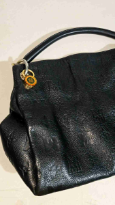 Preloved Metro City Italy Back Hobo BagGenuine Leather Bag
