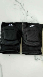 Sepatu Deker Lutut Mizuno: Perlindungan & Olahraga