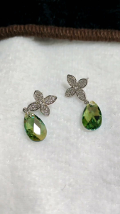 [D.T.C Crystals] Clover Earstuds with Swarovski Element 16mm Fern Green Topaz Green Blend Shimmer