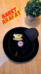 Topi baret camel hitam dan emblem shabara