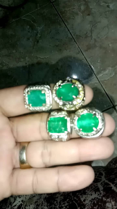 Zambrut: Meningkatkan Penjualan Online dengan Informasi Produk E-Commerce