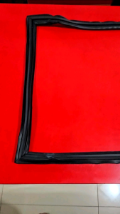 KARET PINTU KULKAS PINTU 2 POLYTRON PRW 29 HITAM (55X44CM)