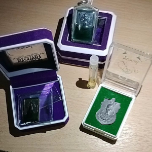 เหรียญดวงดีกับเหรียญขุนพันธ์ แถมน้ำมันเสือ