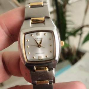 Đồng hồ nữ casi.o hình vuông nhỏ còn đẹp. Si Nhật tuyển. Size 22x23mm.