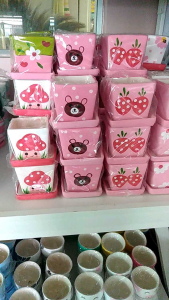 กระถางเซรามิกดินเผา 3-3.3 นิ้วพร้อมจานรอง ทรงเหลี่ยม วาดลาย น่ารัก แบบไม่ทาสารเคลือบเงา สินค้าพร้อมส่งผลิตในไทย