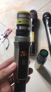 Micro không dây đôi ( 2 cây ) nhôm đa năng kèm board Q35 UHF sử dụng cho loa kéo loại 1 - Hàng nhập khẩu - Giá 2 cây - Gia Khang Shop