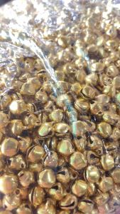 กระพรวน กระดิ่ง สีทอง กระพรวนสีทอง กระดุมกระดิ่ง ตกแต่งเสื้อ กระเป๋า เข็มกลัด