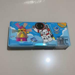 Tempat Pensil Magnet Besar Plus Serutan Astronot Dino Mermaid JC-113