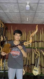 พิณโปร่ง ขนาดใหญ่มาตรฐาน แถมฟรีคู่มือ ปิ๊กดีด และสายสะพาย