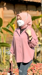 Inara - Kemeja Kancing Basic Wanita Lady Crush Premium Korean Style  Free Pin Gold