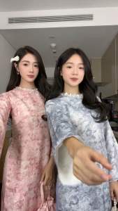 Áo Dài Cách Tân 2 Tà Gấm Hoa Nổi Cổ Tròn Tay Loe Thiết Kế Gấm Tơ Tằm Màu Be Hồng Xám Đi Tiệc Đi Có sẵn 24h