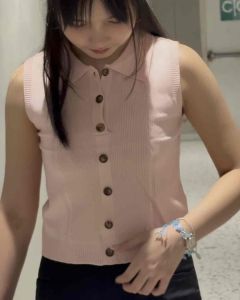 เสื้อไหมพรมคอปกแขนกุด กระดุมหน้า สไตล์เกาหลี