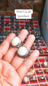 Cincin batu mani gajah putih kristal natural