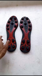 Sol sepatu bola bahan karet