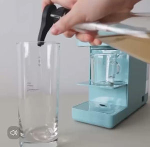 illy (ภาษาอิตาลี: เครื่องชงกาแฟ Illy) เครื่องชงกาแฟแคปซูลขนาดเล็กในครัวเรือนแบบอัตโนมัติเต็มรูปแบบ เครื่องชงกาแฟแคปซูล Illy IPSO Y3.3/3.2